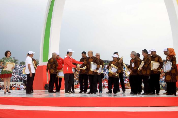 Nilai Wali Kota Medan Giat Ajak Warga Berolahraga, Menpora Beri Penghargaan