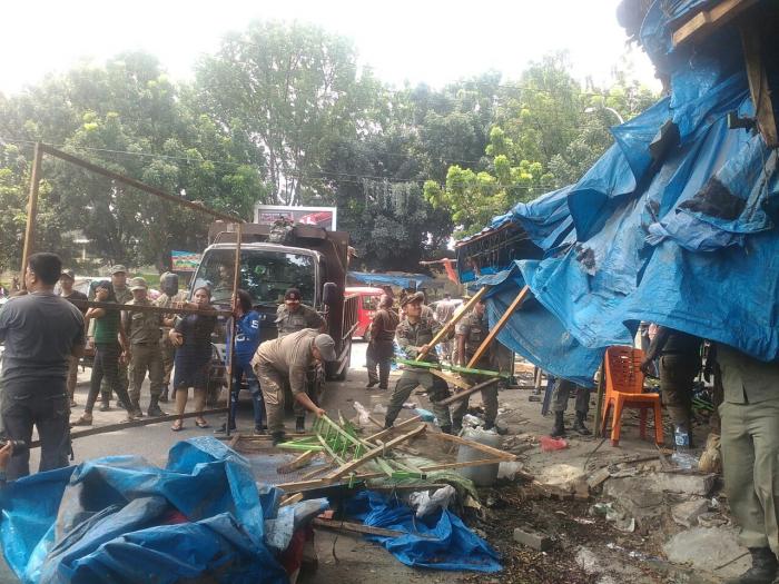 Kepala Satpol PP Pimpin Operasi Penertiban Pedagang di Kawasan Stadion Teladan Medan