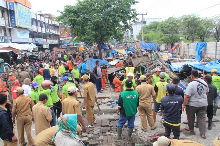 Ratusan PK5 Depan Eks Aksara Plaza Ditertibkan