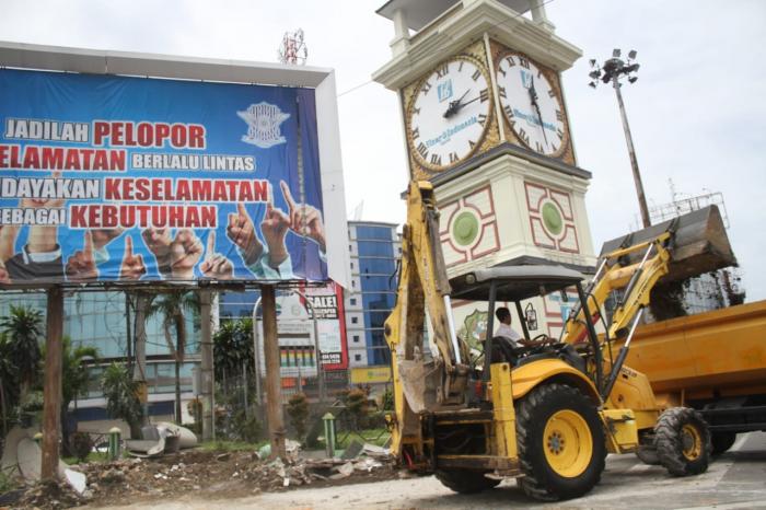 Lagi, Tim Gabungan Bongkar 3 Pos Polisi di Atas Trotoar