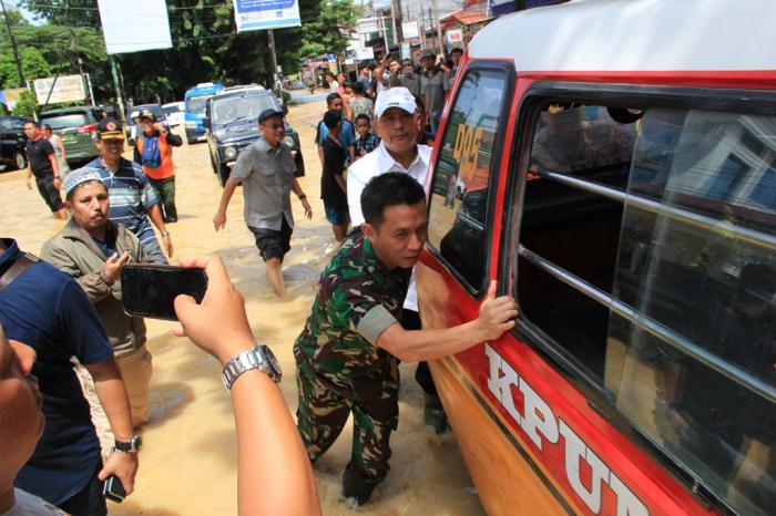 Angkot Mogok, Pejabat Hingga Dandim Ikut Dorong