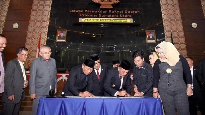 Paripurna Dihadiri Gubsu, DPRD Sumut Teken R-APBD 2020 Rp 12,4 Triliun