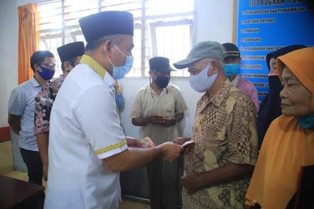 154 Kepada Keluarga Desa Bandar Tinggi Terima Bantuan BLT-DD Tahap Lima