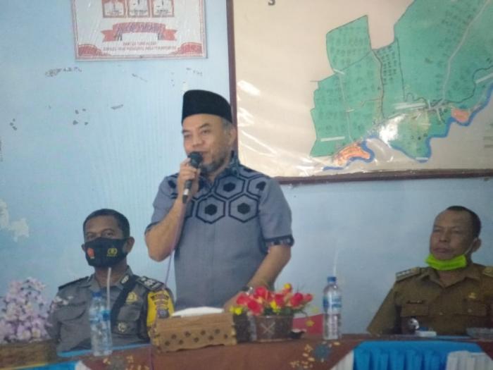 Dalam Satu Hari, Bupati Labuhanbatu Bagikan BLT-DD di Tiga Desa