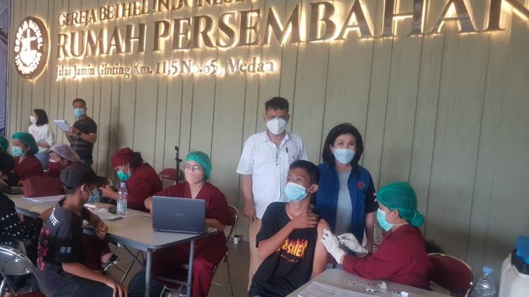 Dukung Suksesi Vaksinasi, YSKI, Peduli Sumut dan GBI Suntikkan 1.000 Vaksin