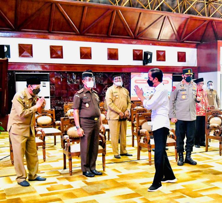 Presiden Jokowi: Kunci Menggerakkan Ekonomi adalah Pengendalian Covid-19