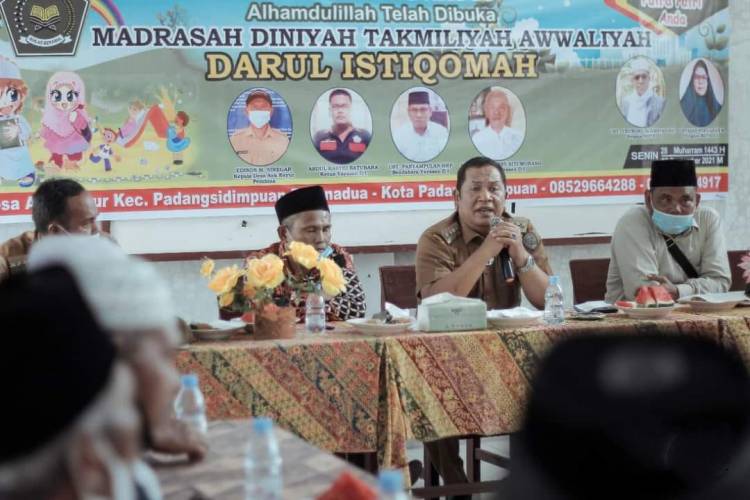 Dibangun Dari Dana Desa, Walikota Sidimpuan Resmikan Madrasah Diniyah Aek Bayur