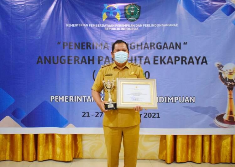 Walikota Sidimpuan Terima Penghargaan APE Kategori Pratama Dari Kementerian PP & PA