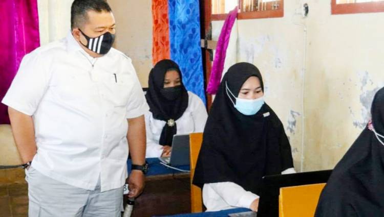 Bupati Tapsel Tinjau Seleksi Kompetensi Guru PPPK