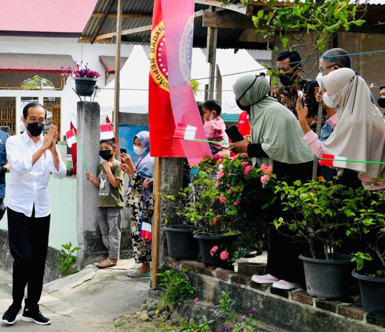 Presiden Jokowi Tinjau Kegiatan Vaksinasi Pintu ke Pintu di Provinsi Aceh