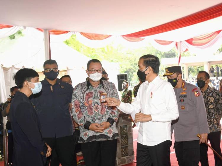 Presiden Sapa Peserta Vaksinasi Merdeka