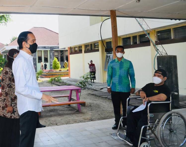 Presiden Tinjau Vaksinasi Pelajar SLB di DIY