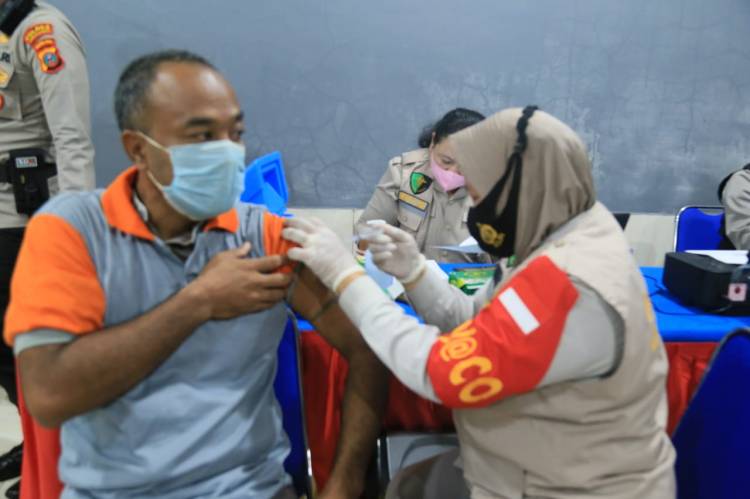 Wakil Bupati Labuhanbatu Saksikan Vaksinasi Masal di Lapas Kelas IIA Rantauprapat