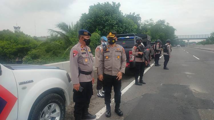 Cegah Aksi Premanisme, Brimob Polda Sumut Lakukan Patroli di Jalan Tol Belawan