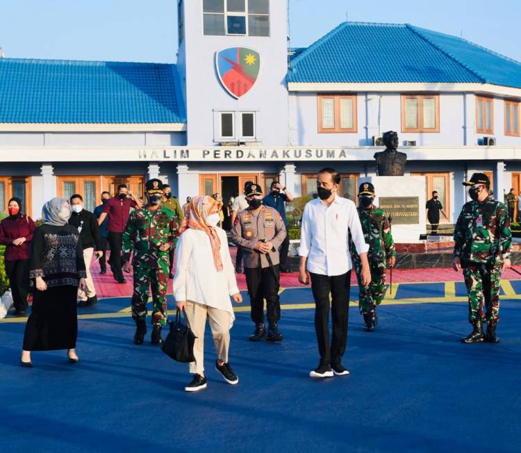 Presiden Jokowi Ajak Iriana ke Sulawesi Selatan Tinjau Vaksinasi dan Resmikan Bendungan