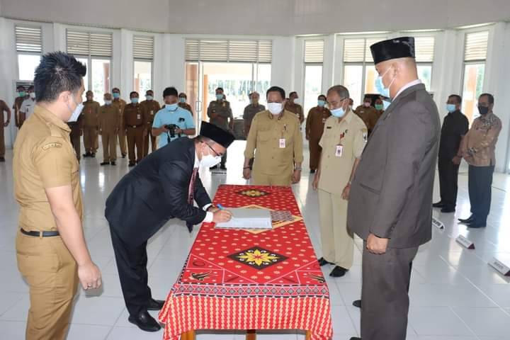Bazatulo Zebua Dilantik Jadi Pj. Sekda Nias Utara, Amizaro Waruwu: Apapun Jabatan Kita Saat Ini Cara Kerja 'Deliver' Harus Tetap Dilakukan