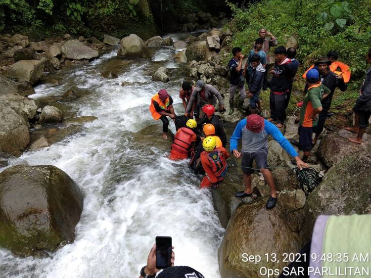 Satu Orang Wanita Meninggal Terbawa Arus di Sungai Cembur-Cembur di Desa Pusuk II Simaninggir Parlilitan