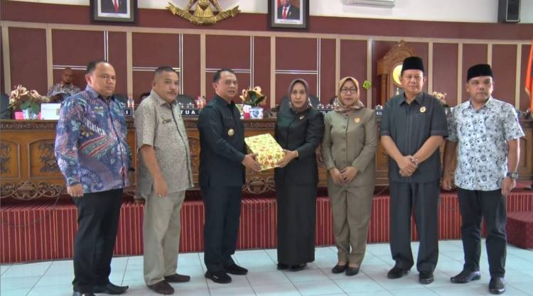 Bupati Labuhanbatu Sampaikan Nota Pembahasan Ranperda P-APBD Kabupaten Labuhanbatu Tahun 2022