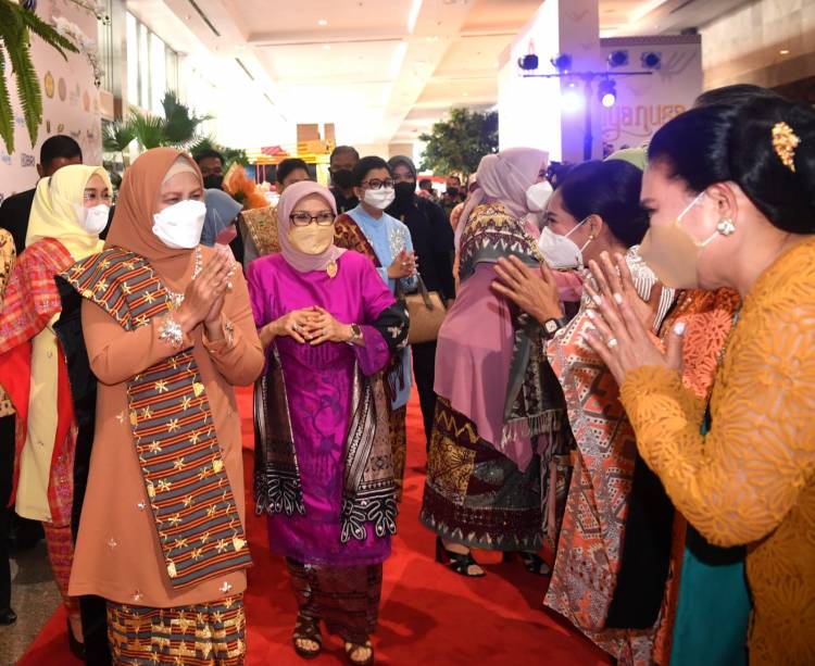 Ibu Iriana Jokowi Buka Pameran Kriyanusa Tahun 2022
