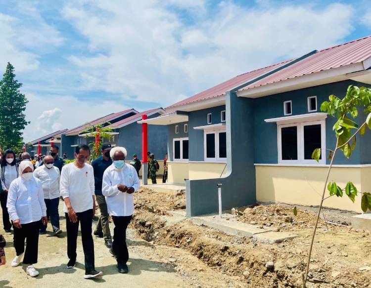 Presiden Jokowi Tinjau Kawasan Rumah Sehat di Kabupaten Jayapura