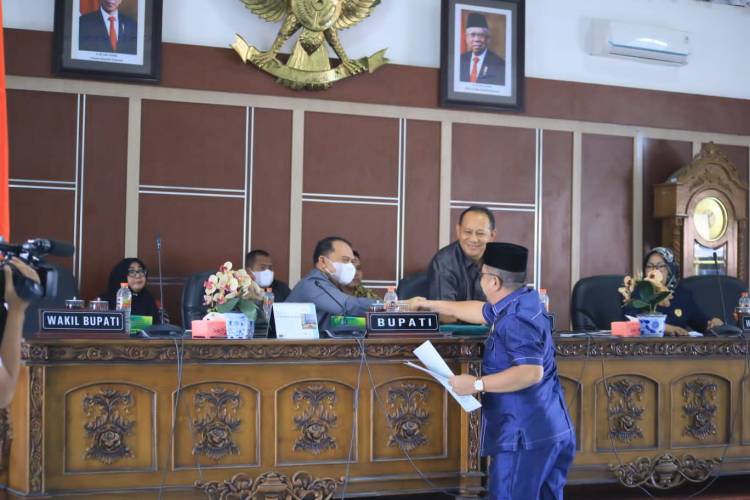 DPRD Kabupaten Labuhanbatu Menyetujui Ranperda P-APBD Kabupaten Labuhanbatu TA.2022 Menjadi Perda