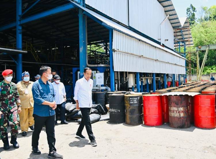 Tinjau Pabrik Aspal, Presiden Dorong Kabupaten Buton Sebagai Wilayah Industri Penghasil Aspal