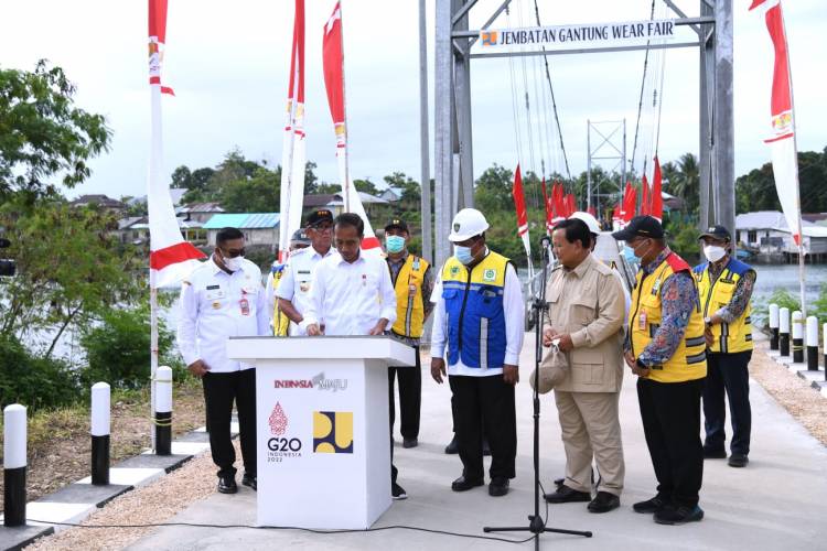 Resmikan Jembatan Gantung Wear Fair, Presiden: Penting untuk Mobilitas Orang dan Barang