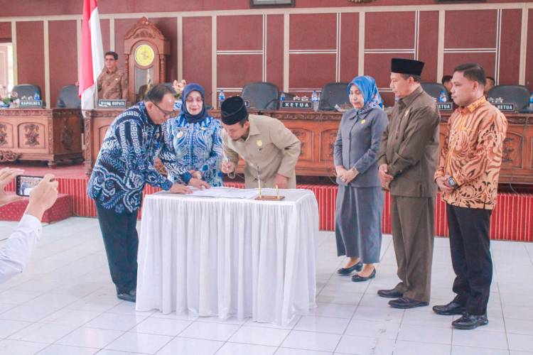 Wabup Labuhanbatu Hadiri Rapat Paripurna Penetapan Ranperda Perubahan P-APBD TA 2023