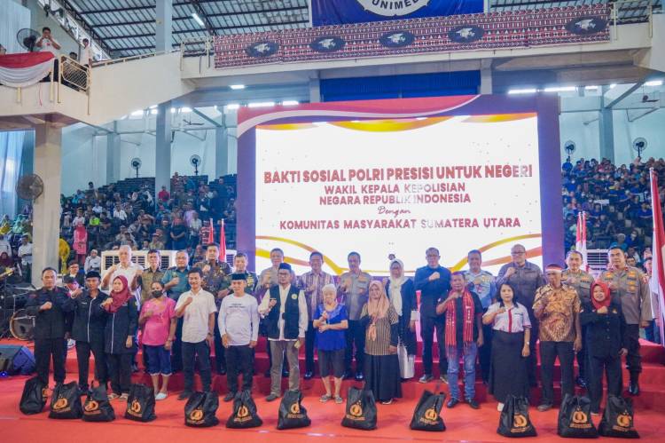 Bobby Nasution Dampingi Wakapolri Serahkan 5.000 Paket Sembako kepada Komunitas Masyarakat Sumut