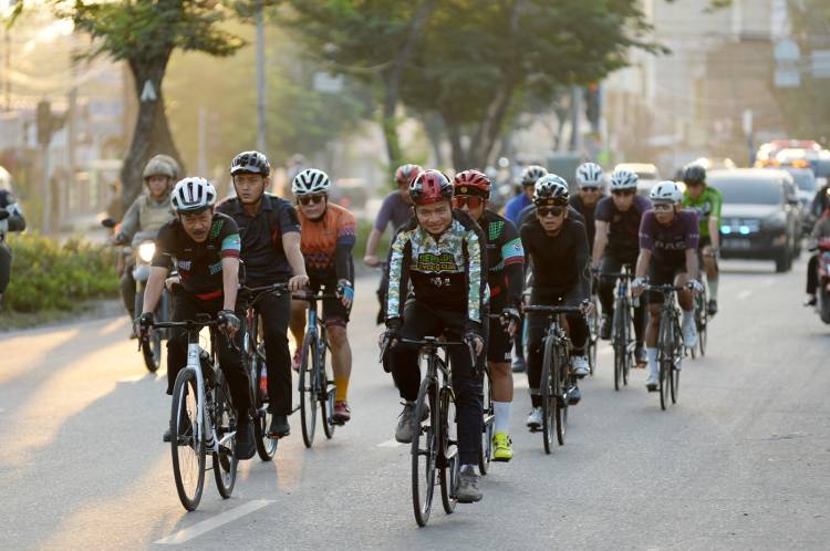 Gowes Keliling Kota, Pj Gubernur Sumut Hassanudin Sapa Masyarakat