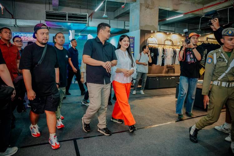 Kenalkan Sneakers Desain Gedung Warenhuis, Bobby Nasution Kepala Daerah Pertama Kerjasama dengan Brand Lokal