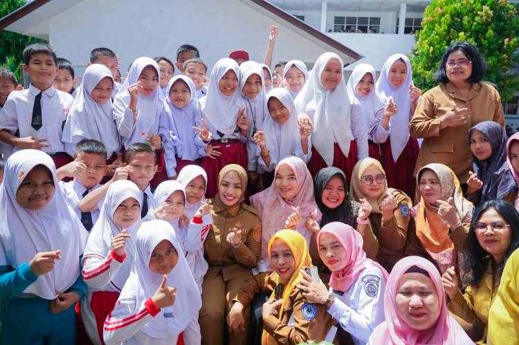 Bupati Labuhanbatu Pantau Cek Kesehatan Gratis di SDN 10 Rantau Utara