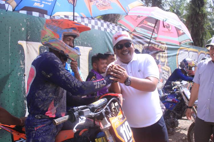 Wabup Pimpin Pelepasan Final Super Grasstrack Championship 2025 Piala Bupati Labuhanbatu