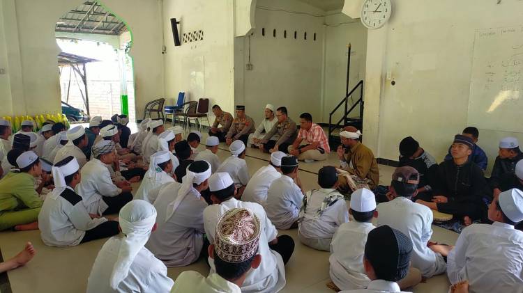 Silaturahmi dan Doa Bersama, Polsek Bilah Hulu Jalin Kedekatan dengan Santri Ponpes Raudlatul Ullum