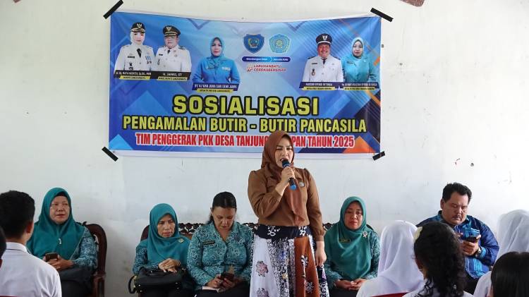 Ketua TP-PKK Labuhanbatu Buka Sosialisasi Pola Asuh Anak dan Remaja di Desa Tanjung Harapan