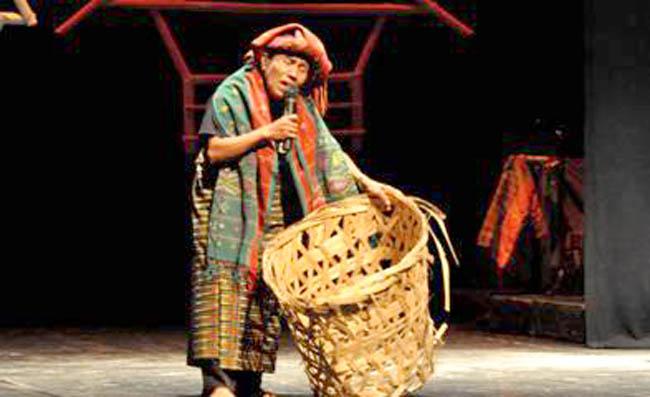 Zulkaidah Harahap dengan Opera Batak