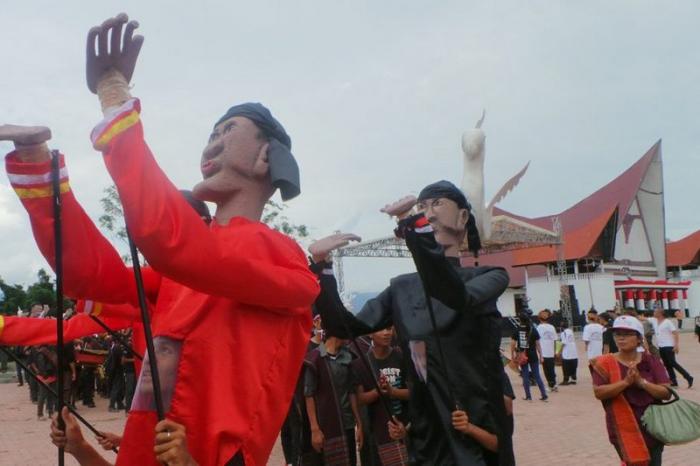 Atraksi Sigale-Gale Pukau Penonton Pekan Seni Budaya Riau 2016