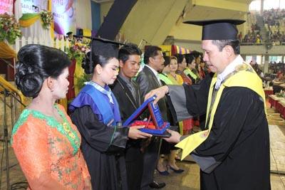 Universitas Darma Agung Medan Lantik 1.183 Wisudawan