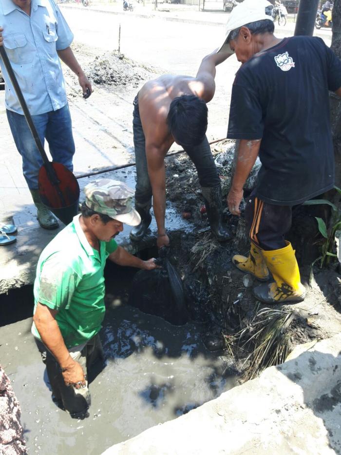 Ada 27 Goni  Berisi Pasir & Tanah di Bawah Titi Warga di Simpang Kantor