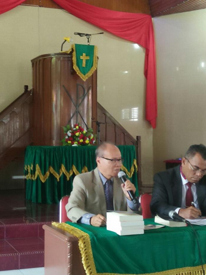 Pdt Dr JR Hutauruk Luncurkan Buku di Ulang Tahunnya ke 81 di HKBP Ampera Medan