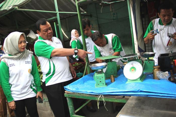 Disperindag Tera Ulang Timbangan Pasar Hindu