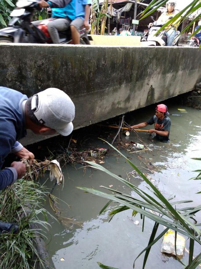 P3SU Medan Marelan Bersihkan Sampah Sisa Banjir