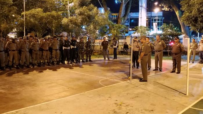 Tim Gabungan Bongkar Reklame di Dua Titik Terlarang