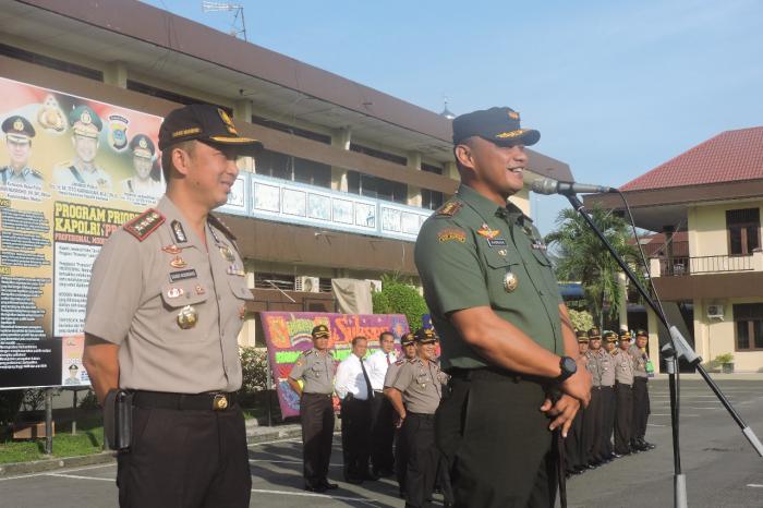 Dandim 0201/BS Mengambil Apel Pagi di Polrestabes Medan