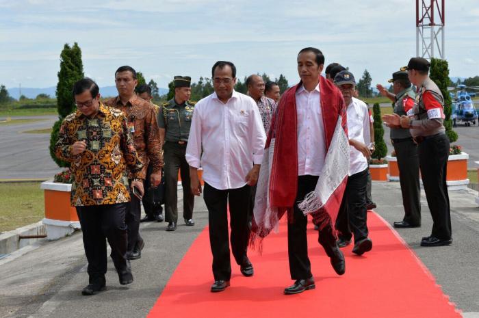 Presiden Jokowi Tinjau Bandara Silangit