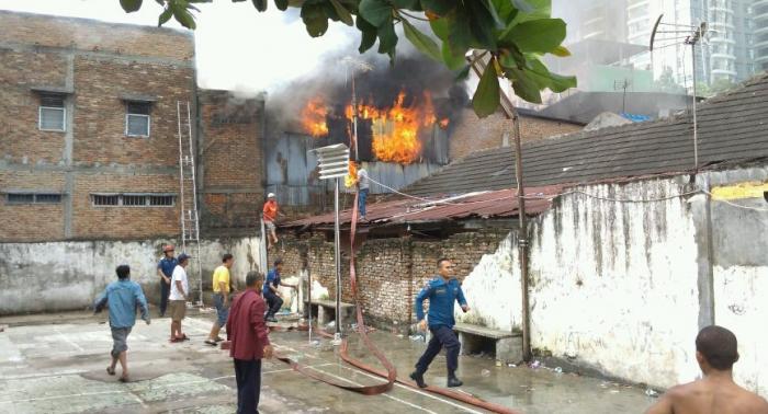 Kebakaran di Jalan Zainul Arifin Medan