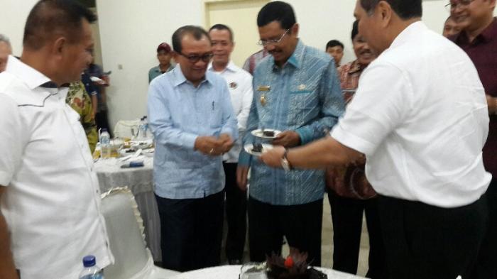 Menko Luhut B Pandjaitan "Disandera" Kepala BOPKDT