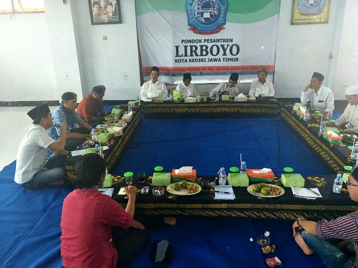Ponpes Lirboyo Kediri: Pesantren Yang Mengajarkan Kebencian, Bukan Pesantren Khas Indonesia