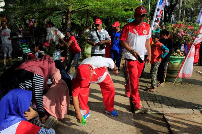 Dinas Kebersihan dan Pertamanan Bersama CCA Gelar Aksi Kebersihan di Lapangan Merdeka