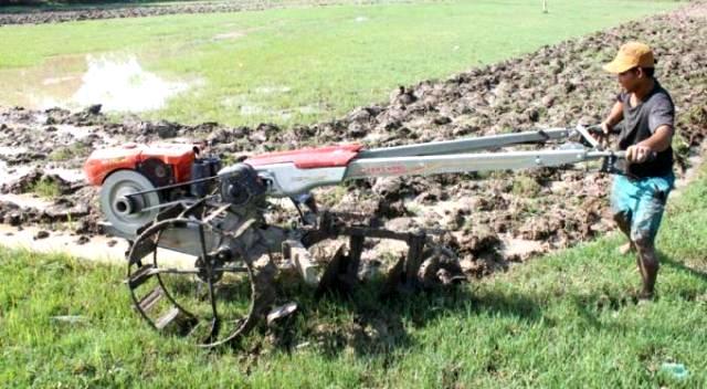 Petani Mengeluh, Pembelian BBM Dibatasi Hanya 10 Liter di Langkat